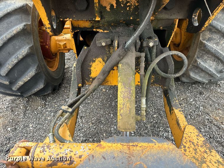 image for item OG9690 1999 Case 560 trencher