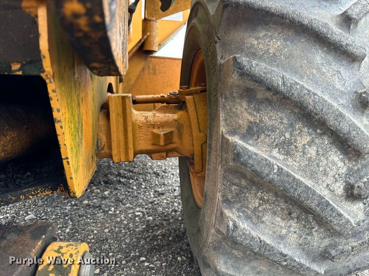 image for item OG9690 1999 Case 560 trencher