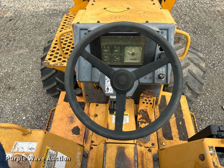 image for item OG9690 1999 Case 560 trencher