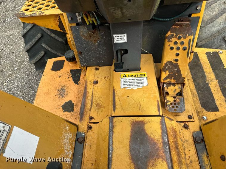 image for item OG9690 1999 Case 560 trencher