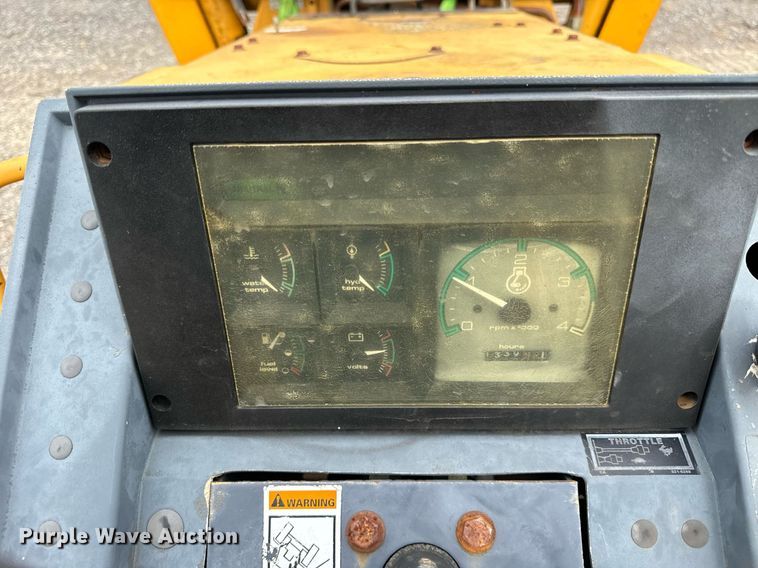 image for item OG9690 1999 Case 560 trencher