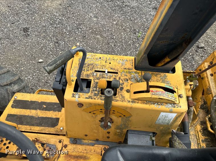 image for item OG9690 1999 Case 560 trencher