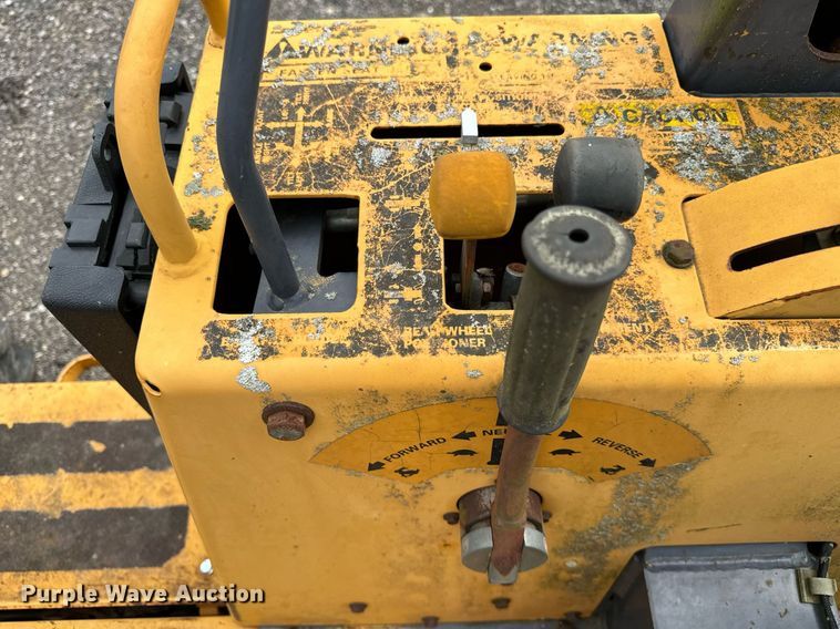 image for item OG9690 1999 Case 560 trencher