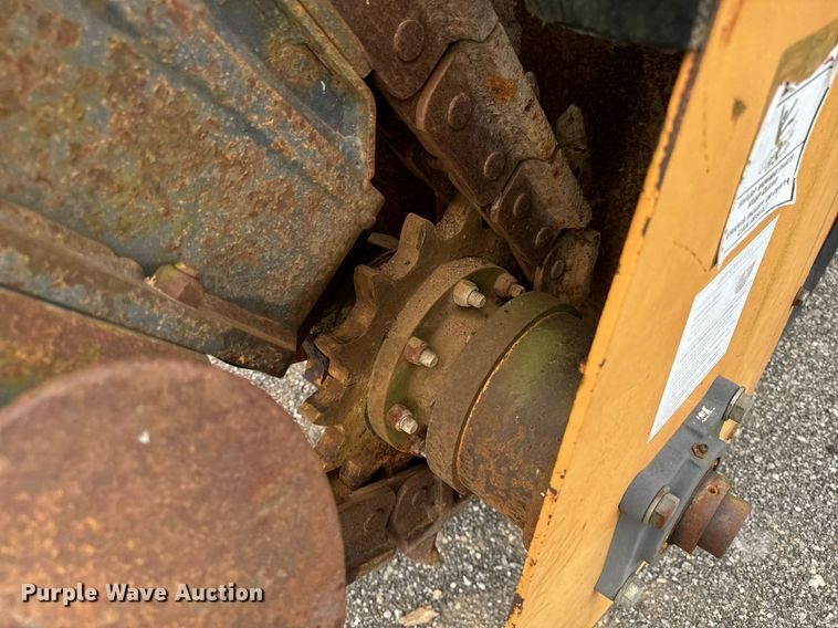 image for item OG9690 1999 Case 560 trencher