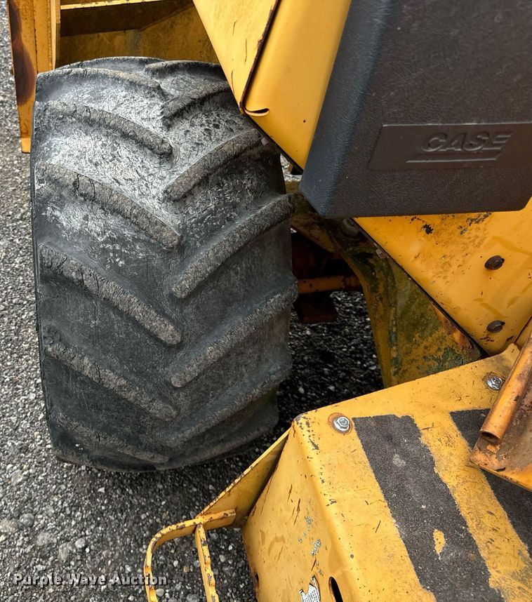 image for item OG9690 1999 Case 560 trencher