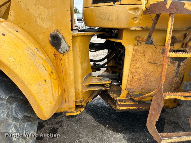image for item OG9691 1998 John Deere  624H wheel loader