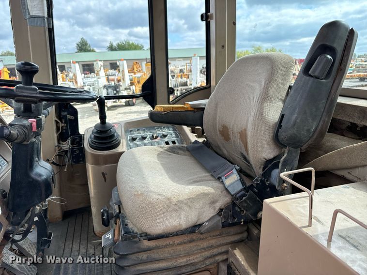 image for item OG9691 1998 John Deere  624H wheel loader