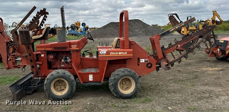 image for item OG9692 1991 Ditch Witch  4010DD trencher