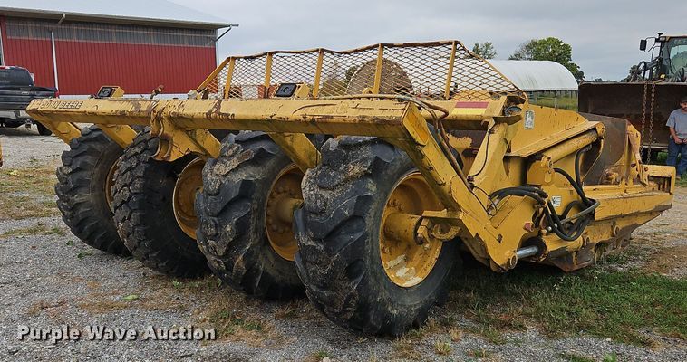 image for item OJ9868 2001 John Deere 1812C scraper