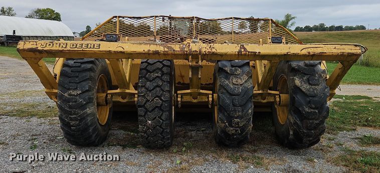 image for item OJ9868 2001 John Deere 1812C scraper