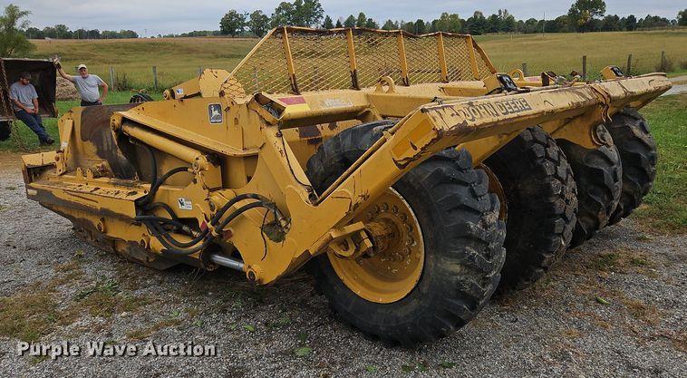 image for item OJ9868 2001 John Deere 1812C scraper