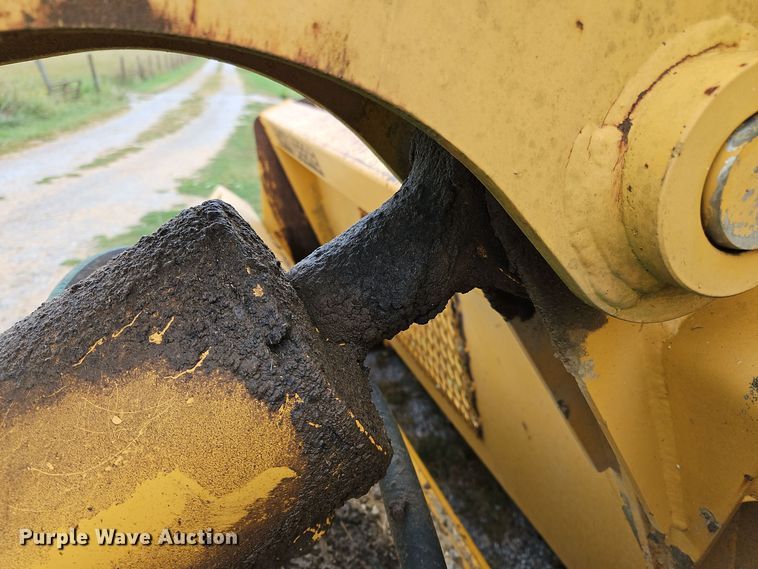 image for item OJ9868 2001 John Deere 1812C scraper