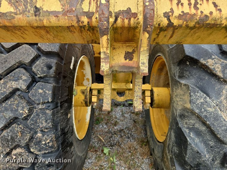 image for item OJ9868 2001 John Deere 1812C scraper