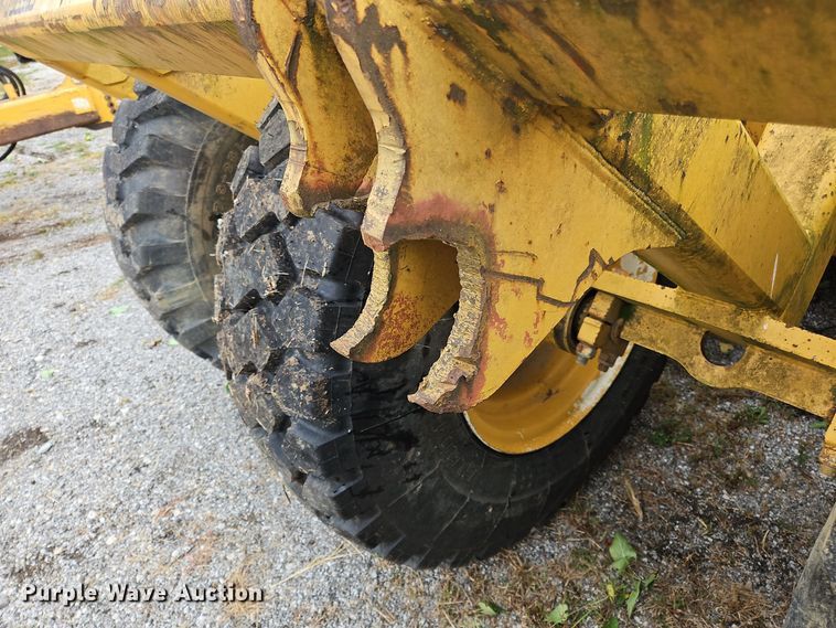 image for item OJ9868 2001 John Deere 1812C scraper