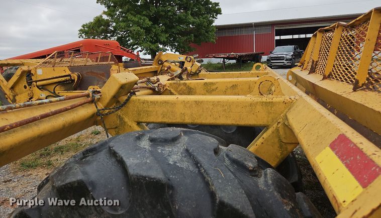 image for item OJ9868 2001 John Deere 1812C scraper