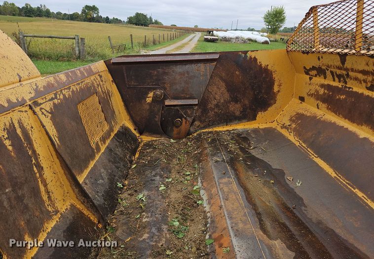 image for item OJ9868 2001 John Deere 1812C scraper