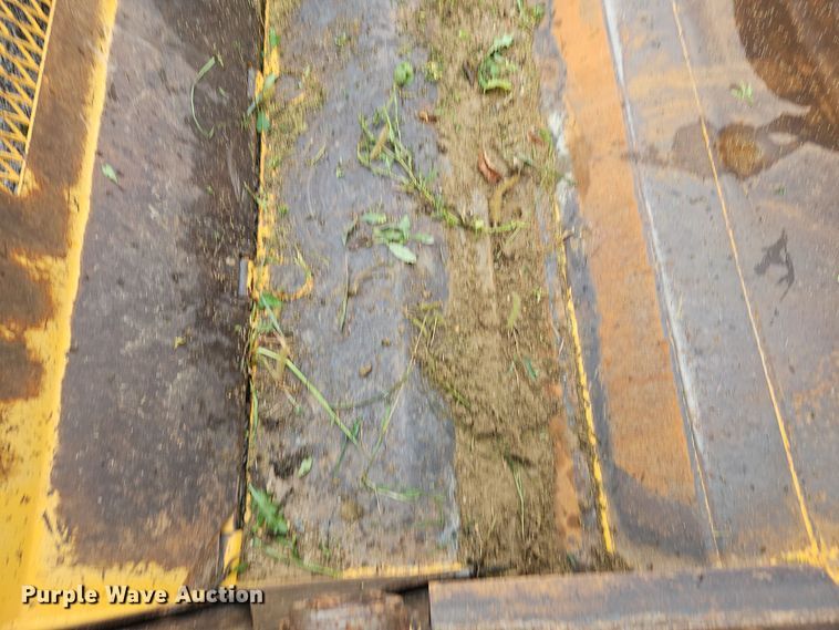 image for item OJ9868 2001 John Deere 1812C scraper