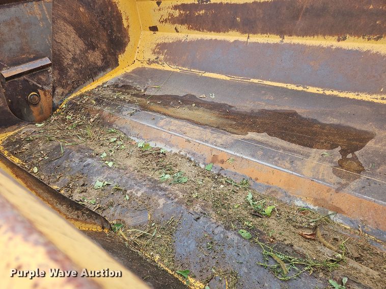 image for item OJ9868 2001 John Deere 1812C scraper