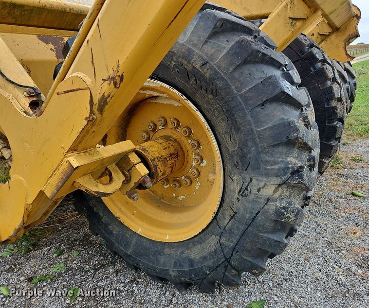 image for item OJ9868 2001 John Deere 1812C scraper