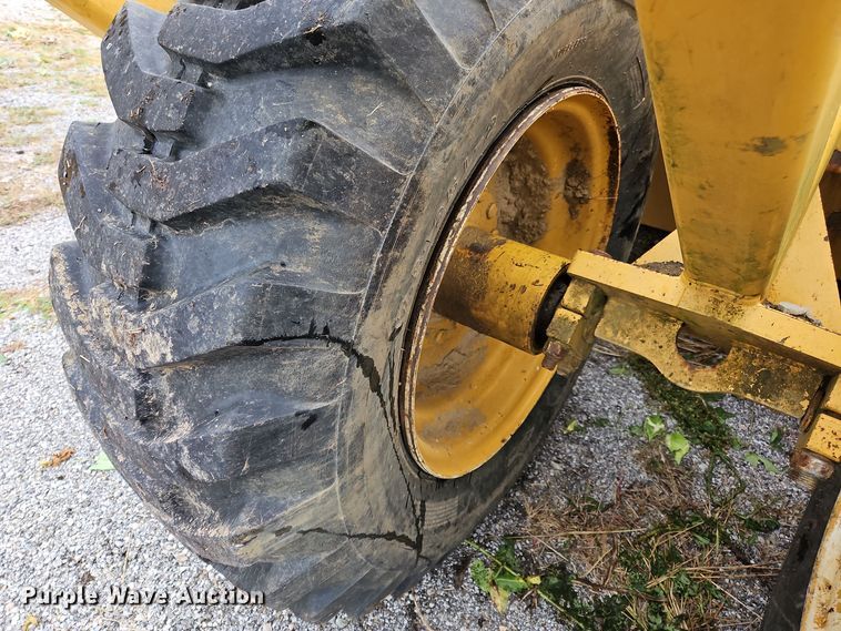 image for item OJ9868 2001 John Deere 1812C scraper