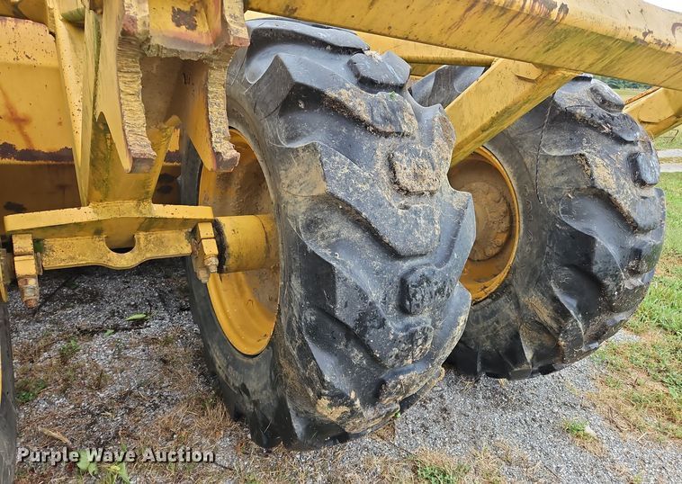 image for item OJ9868 2001 John Deere 1812C scraper