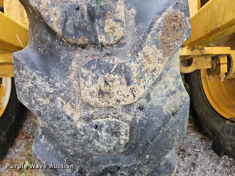 image for item OJ9868 2001 John Deere 1812C scraper