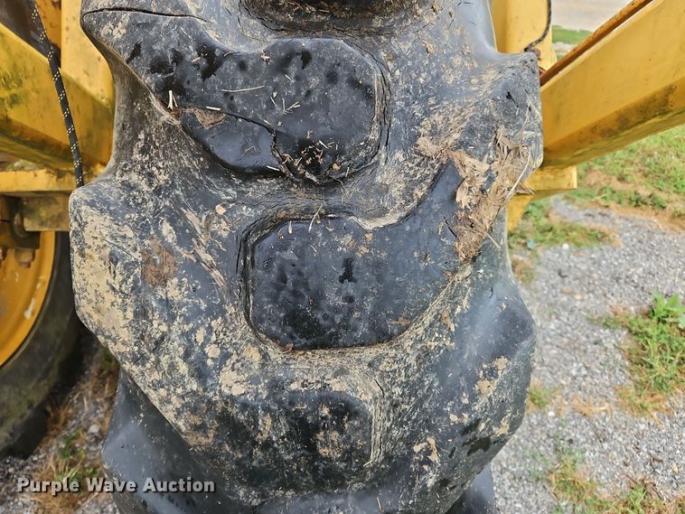 image for item OJ9868 2001 John Deere 1812C scraper