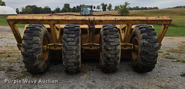 image for item OJ9869 2000 John Deere 1812C scraper