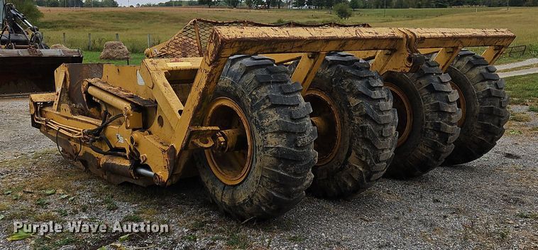 image for item OJ9869 2000 John Deere 1812C scraper