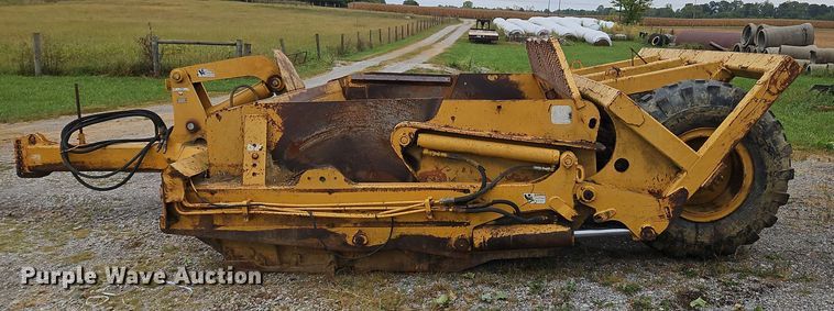 image for item OJ9869 2000 John Deere 1812C scraper