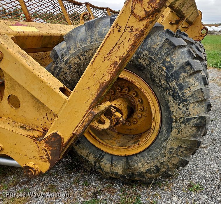 image for item OJ9869 2000 John Deere 1812C scraper