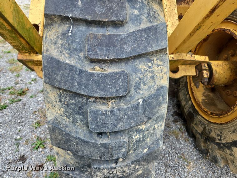 image for item OJ9869 2000 John Deere 1812C scraper