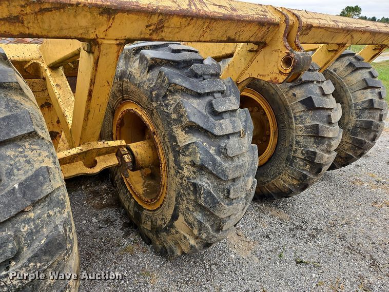 image for item OJ9869 2000 John Deere 1812C scraper