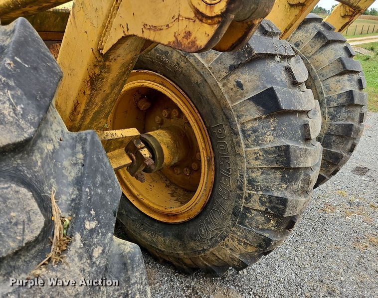 image for item OJ9869 2000 John Deere 1812C scraper