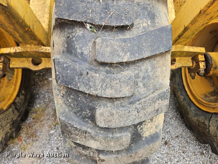 image for item OJ9869 2000 John Deere 1812C scraper