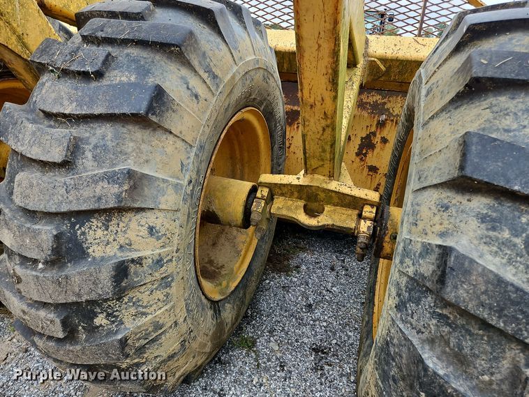 image for item OJ9869 2000 John Deere 1812C scraper