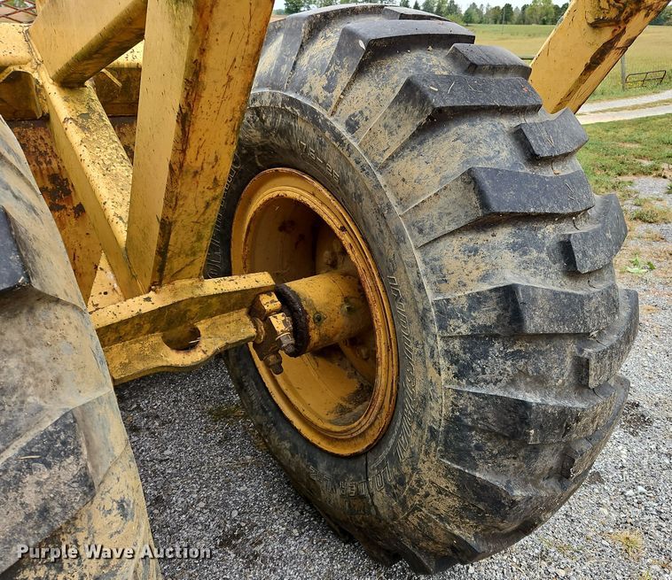 image for item OJ9869 2000 John Deere 1812C scraper