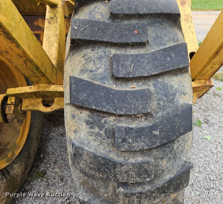 image for item OJ9869 2000 John Deere 1812C scraper