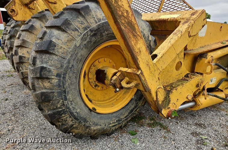 image for item OJ9869 2000 John Deere 1812C scraper