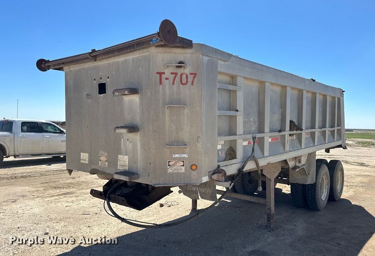 image for item OM9671 1994 Galbreath FFA22 end dump trailer