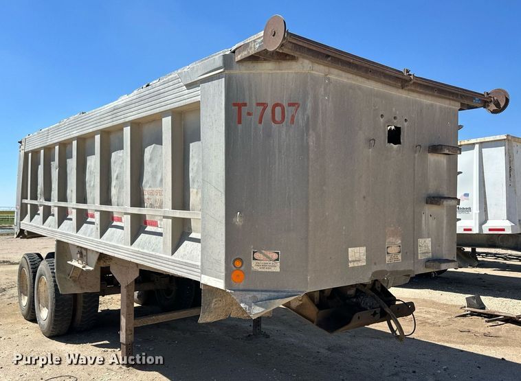 image for item OM9671 1994 Galbreath FFA22 end dump trailer