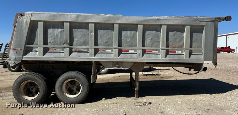 image for item OM9671 1994 Galbreath FFA22 end dump trailer