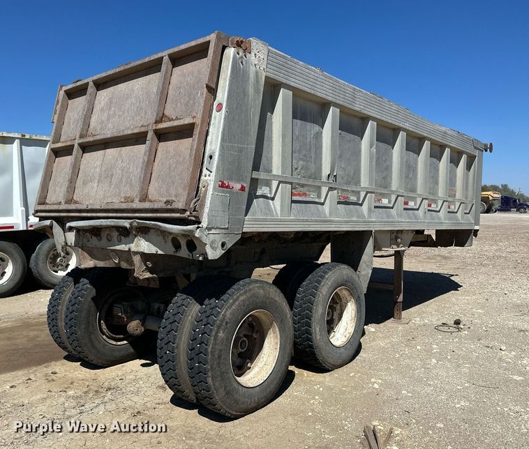 image for item OM9671 1994 Galbreath FFA22 end dump trailer