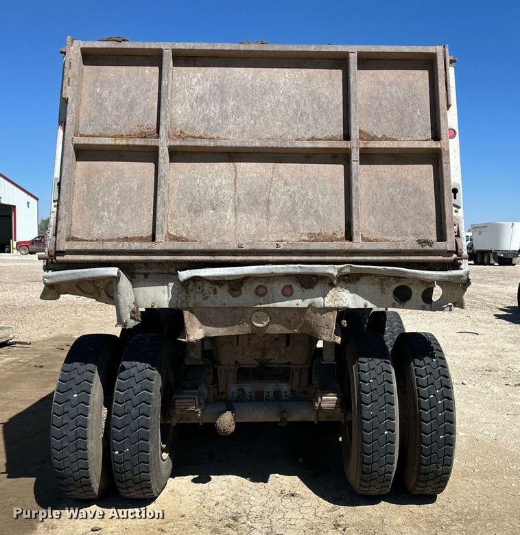 image for item OM9671 1994 Galbreath FFA22 end dump trailer