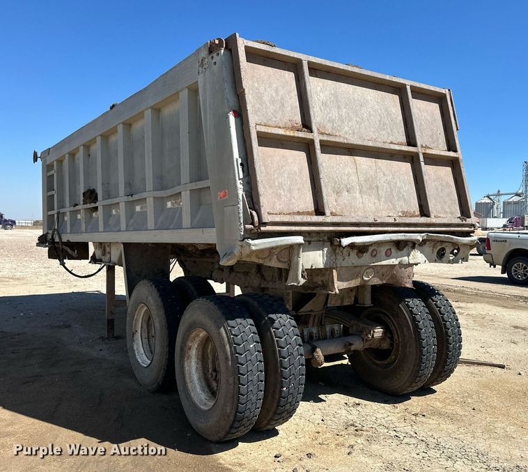 image for item OM9671 1994 Galbreath FFA22 end dump trailer