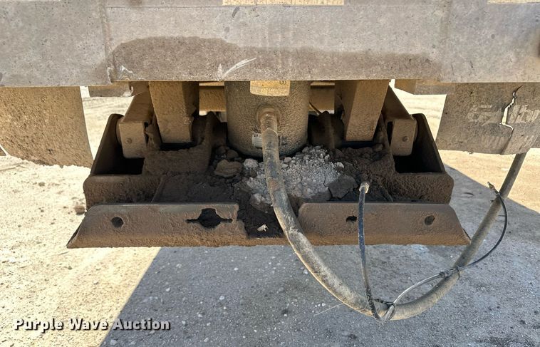 image for item OM9671 1994 Galbreath FFA22 end dump trailer