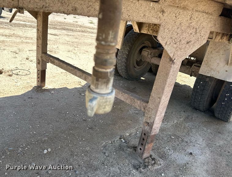 image for item OM9671 1994 Galbreath FFA22 end dump trailer