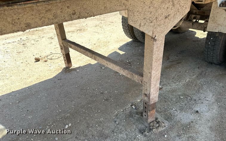 image for item OM9671 1994 Galbreath FFA22 end dump trailer