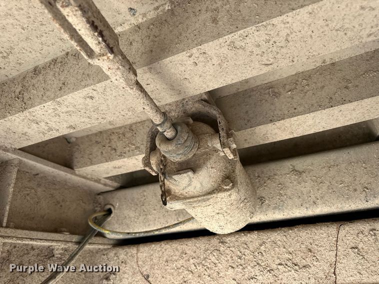 image for item OM9671 1994 Galbreath FFA22 end dump trailer