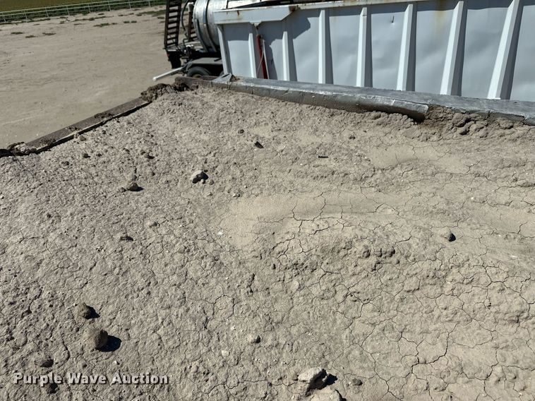 image for item OM9671 1994 Galbreath FFA22 end dump trailer